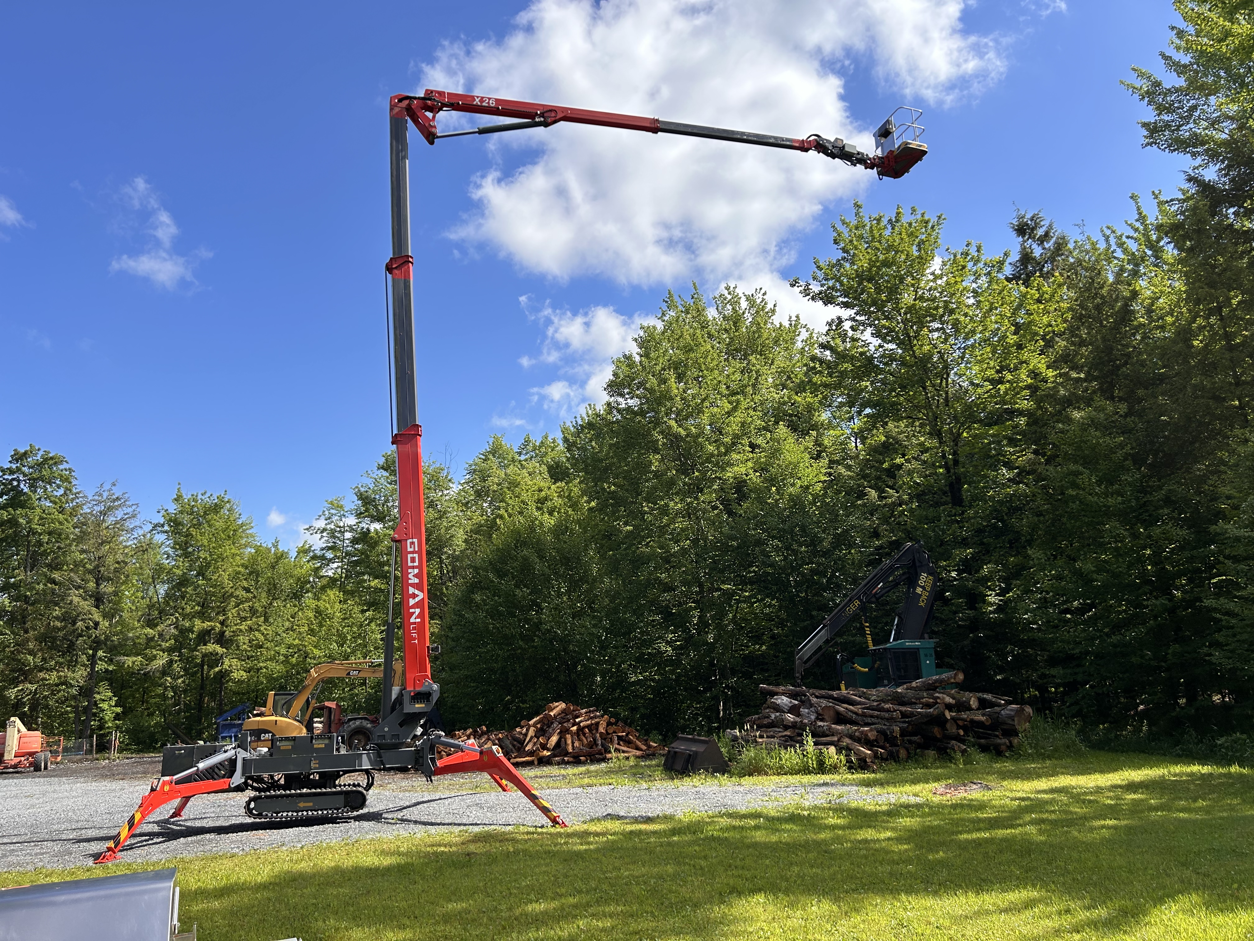 What Are the Differences Between Articulating Spider Lifts and Standard Wheeled Articulating Boom Lifts What Are the Differences Between Articulating Spider Lifts and Standard Wheeled Articulating Boom Lifts