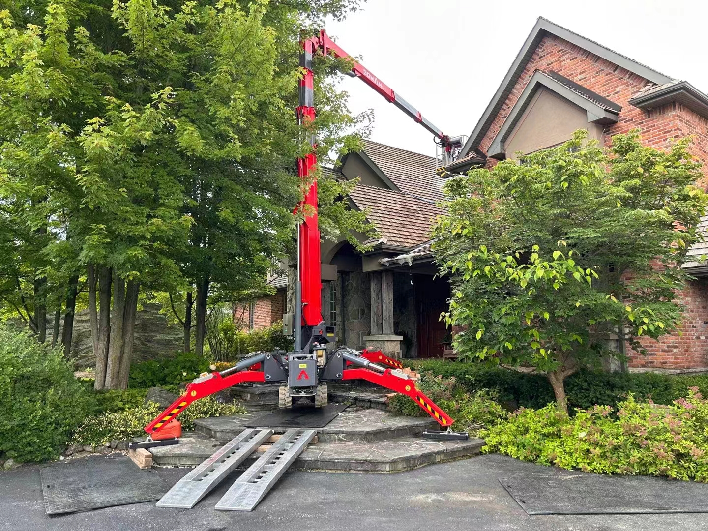 Key Features of Articulating Spider Lifts Key Features of Articulating Spider Lifts